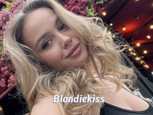Blondiekiss