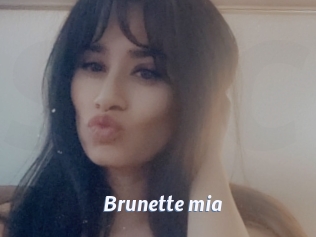 Brunette_mia