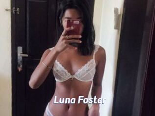 Luna_Foster